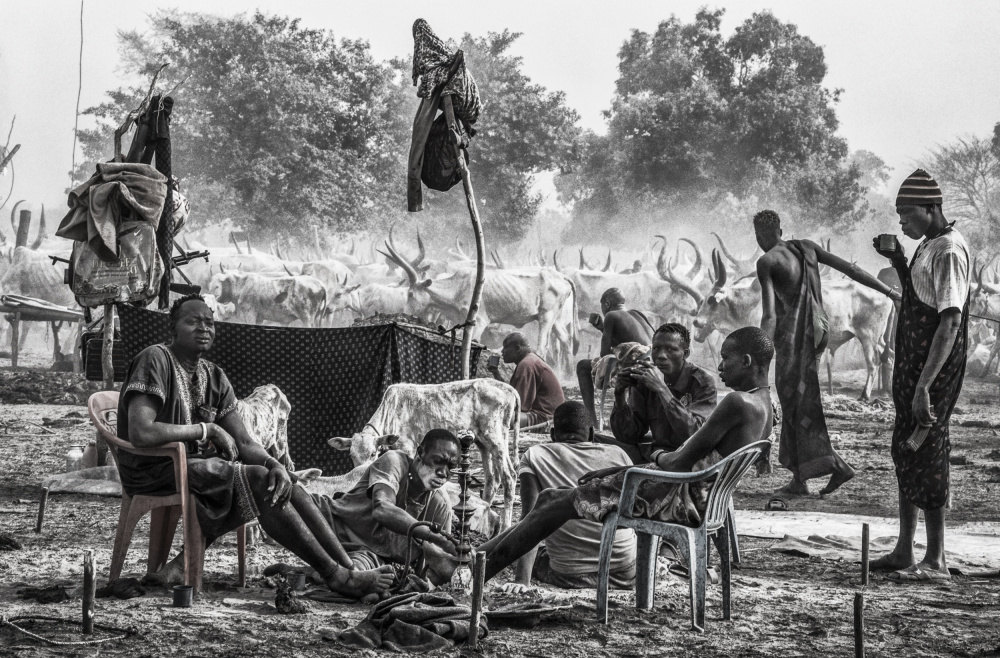 In a Mundari cattle camp-X - South Sudan von Joxe Inazio Kuesta Garmendia