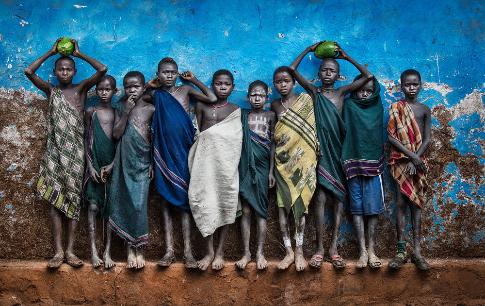 Surma tribe children posing for the picture - Ethiopia von Joxe Inazio Kuesta Garmendia
