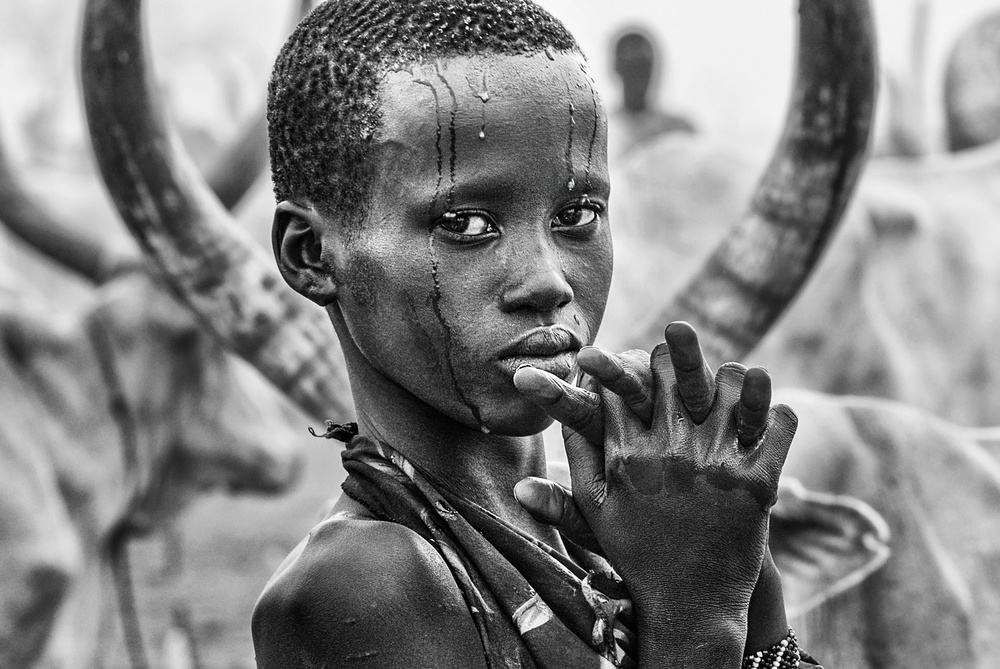 Mundari tribe girl - South Sudan von Joxe Inazio Kuesta Garmendia
