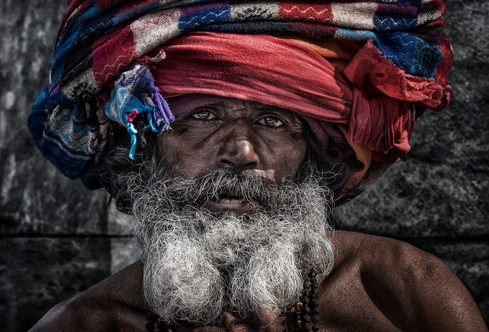 Man at the Pashupatinath Temple - Kathmandu von Joxe Inazio Kuesta Garmendia
