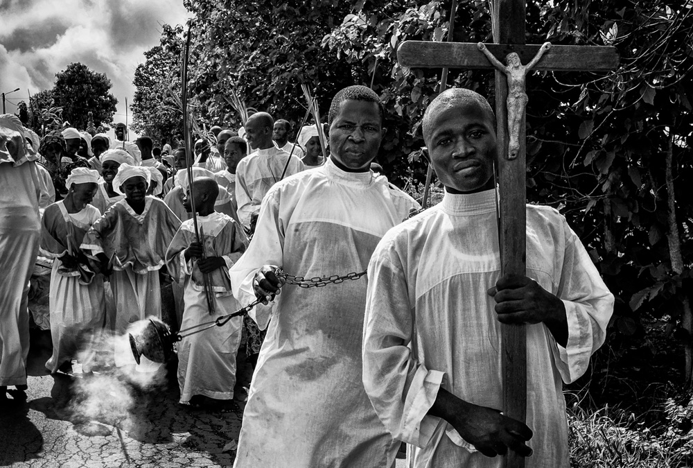 Easter procession - Yvory Coast von Joxe Inazio Kuesta Garmendia
