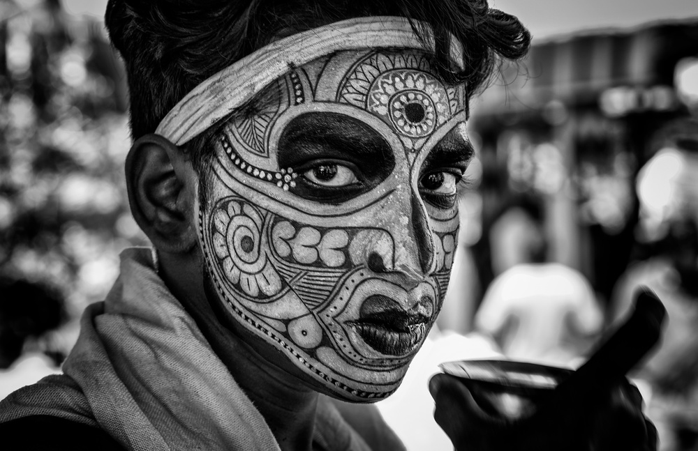 Theyyam Ceremony Performer drinking some water - Kannur- India" von Joxe Inazio Kuesta Garmendia
