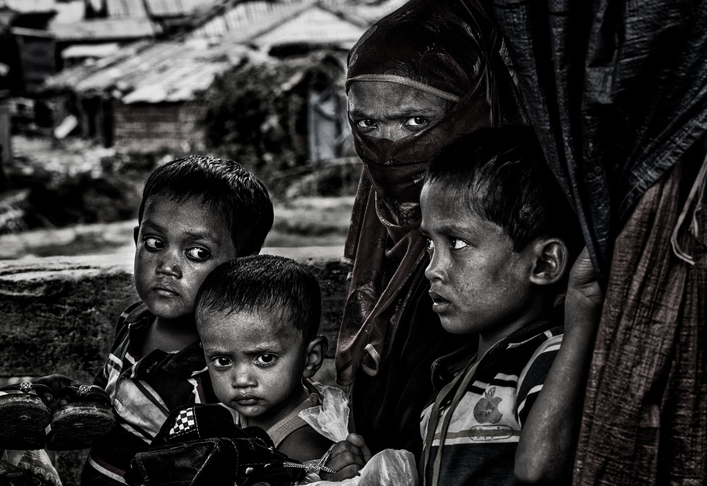 Rohingya refugee family in a rickshaw - Bangladesh von Joxe Inazio Kuesta Garmendia