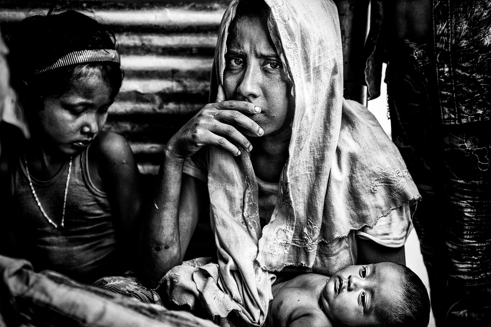 Rohingya refugee mother and her child - Bangladesh von Joxe Inazio Kuesta Garmendia