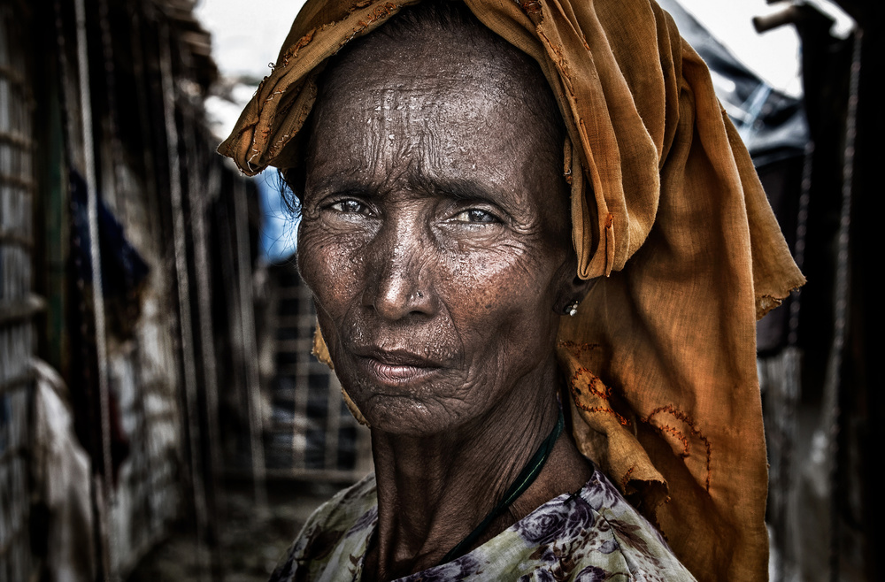 Pride of a Rohingya woman - Bangladesh von Joxe Inazio Kuesta Garmendia
