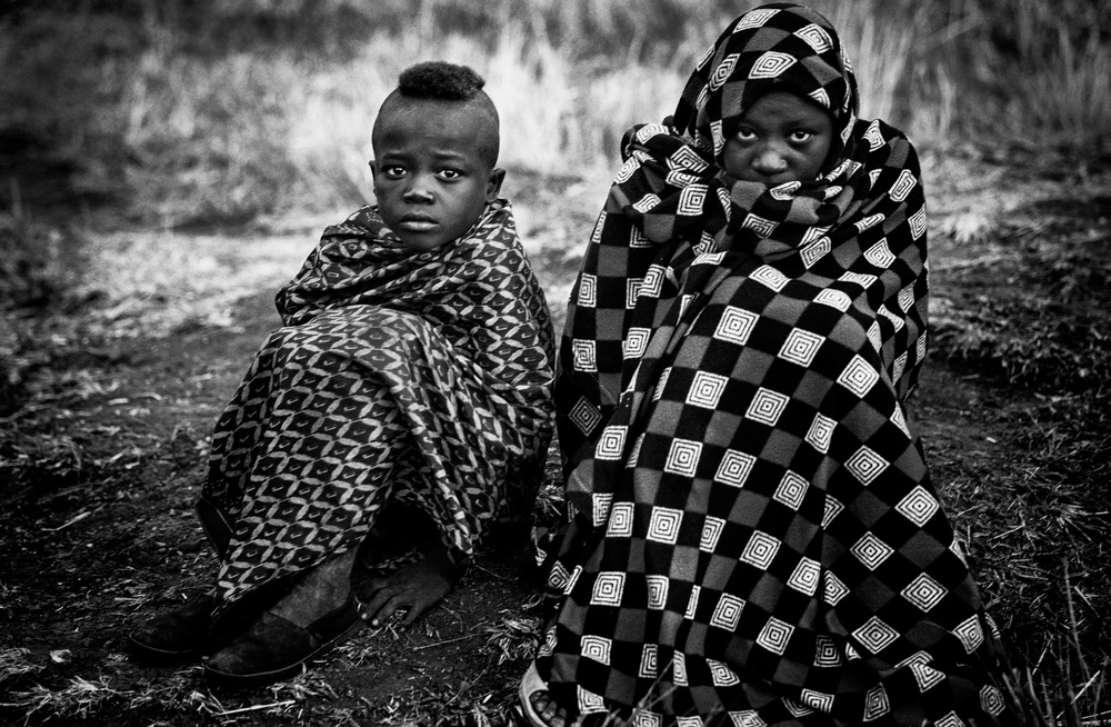 Two surma tribe boys - Ethiopia von Joxe Inazio Kuesta Garmendia