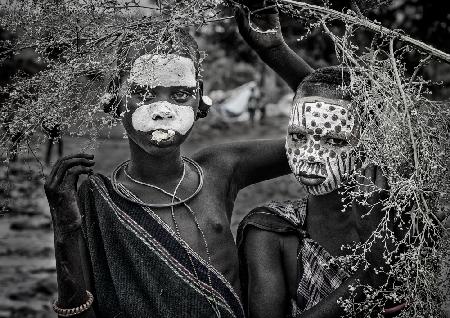 Two surmi girls - Ethiopia