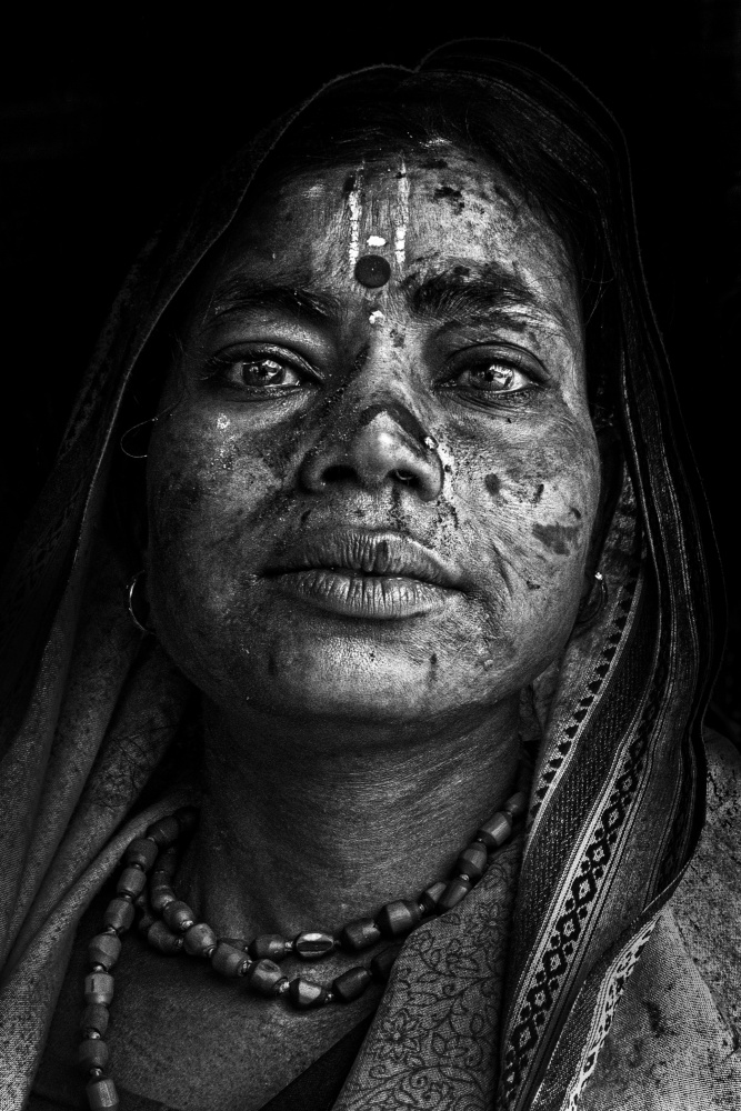 LOOKING AT von JOYRAJ SAMANTA