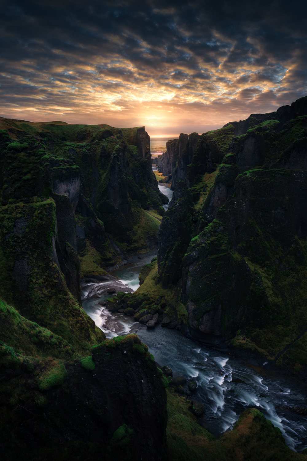 Light canyon. von Juan Pablo de