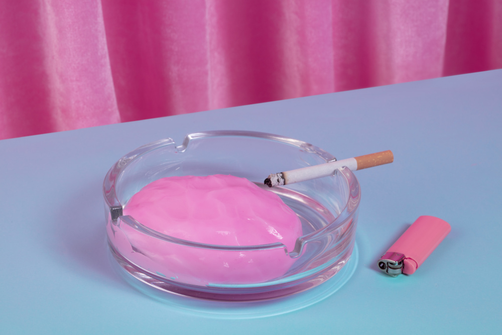Pink smoker von Julia Ramiro