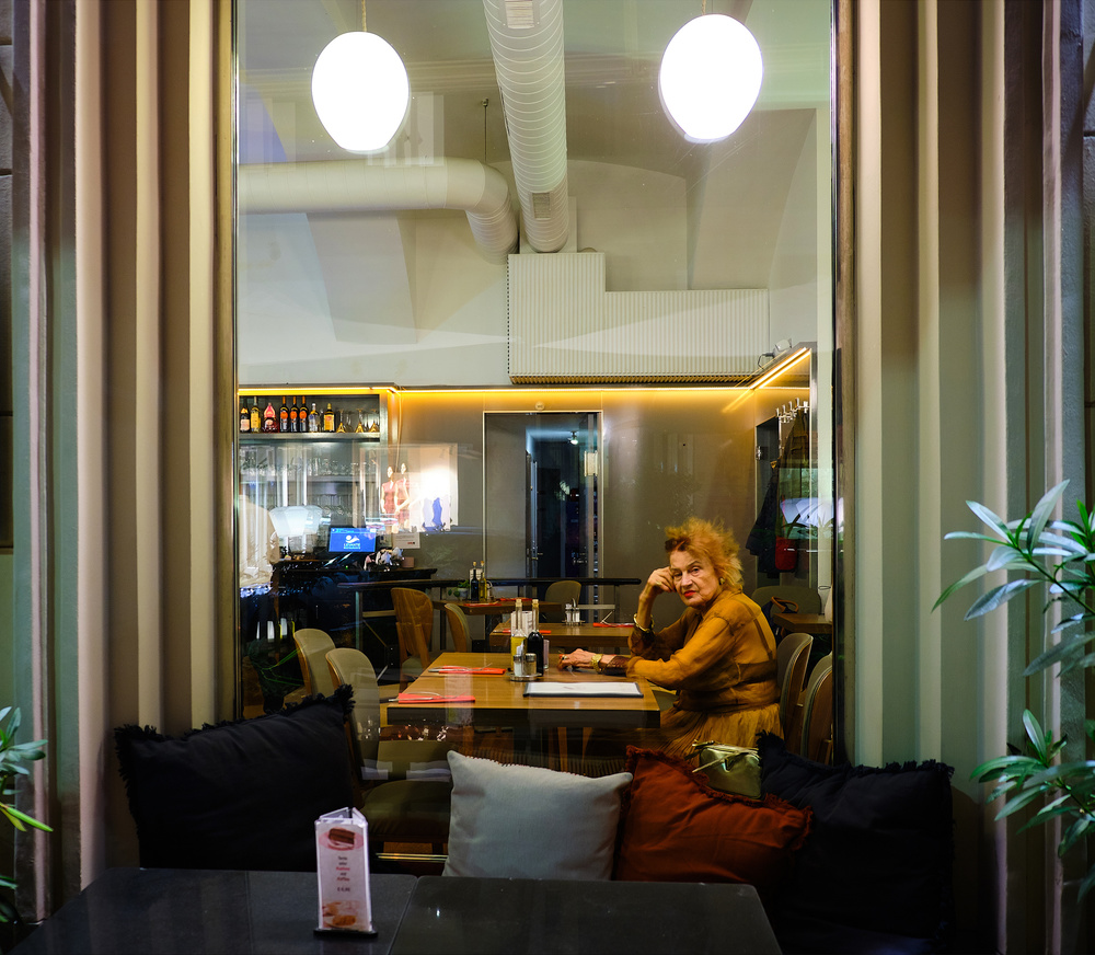 Evening life in the city von Julien Oncete