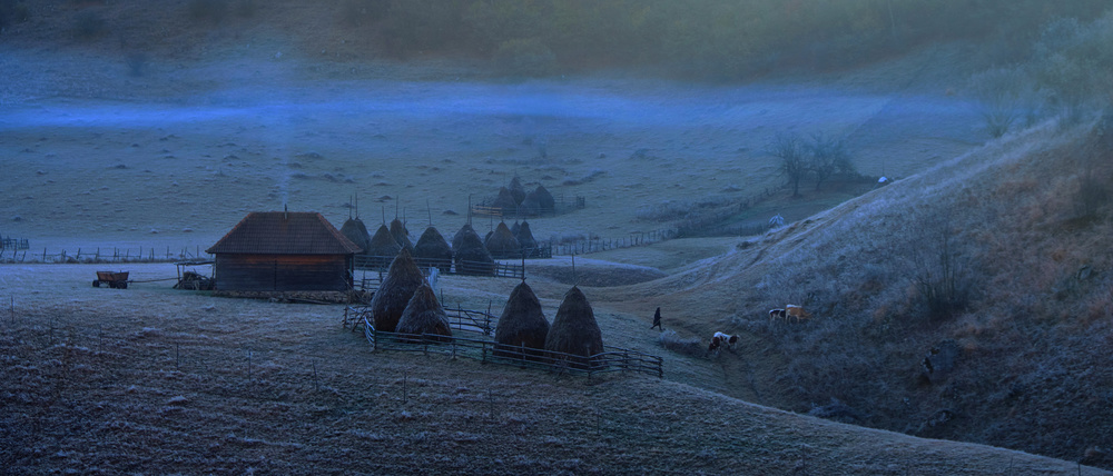 Early morning village von Julien Oncete