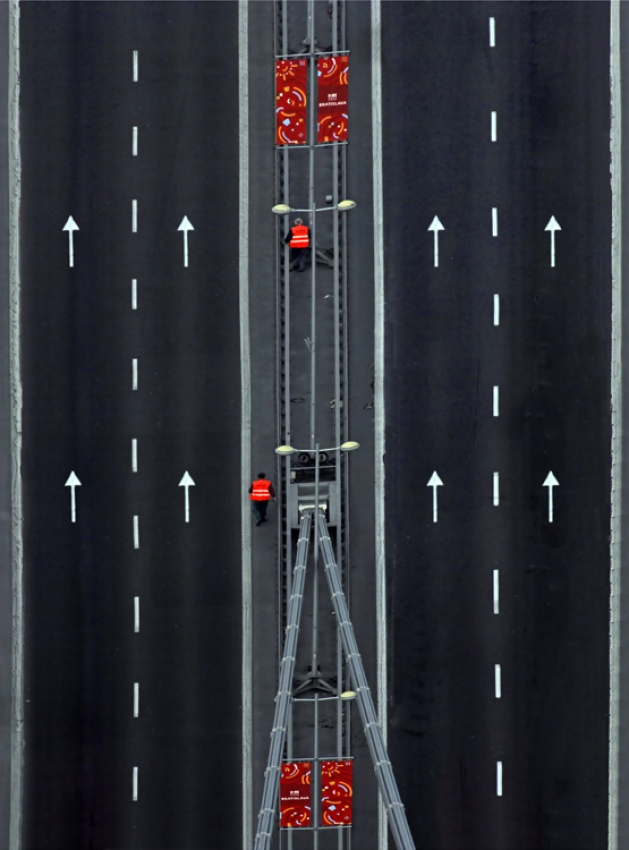 Following the orange von Jure Kravanja