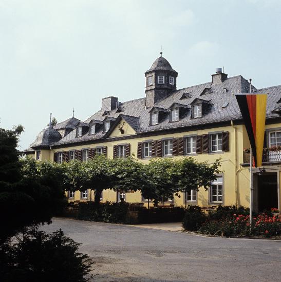 Hessen - Rheingau - Jagdschloss Niederwald von Karl Staedele