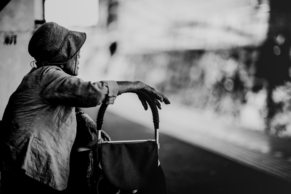 What does she see before her von Keiichi Ishikawa