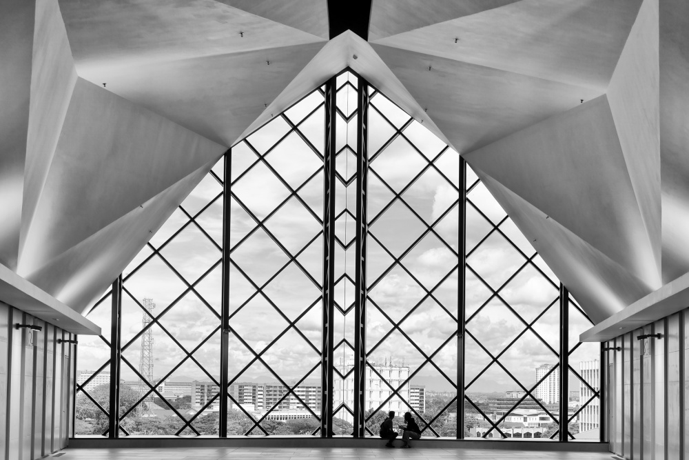 Grand Window von Kieron Long