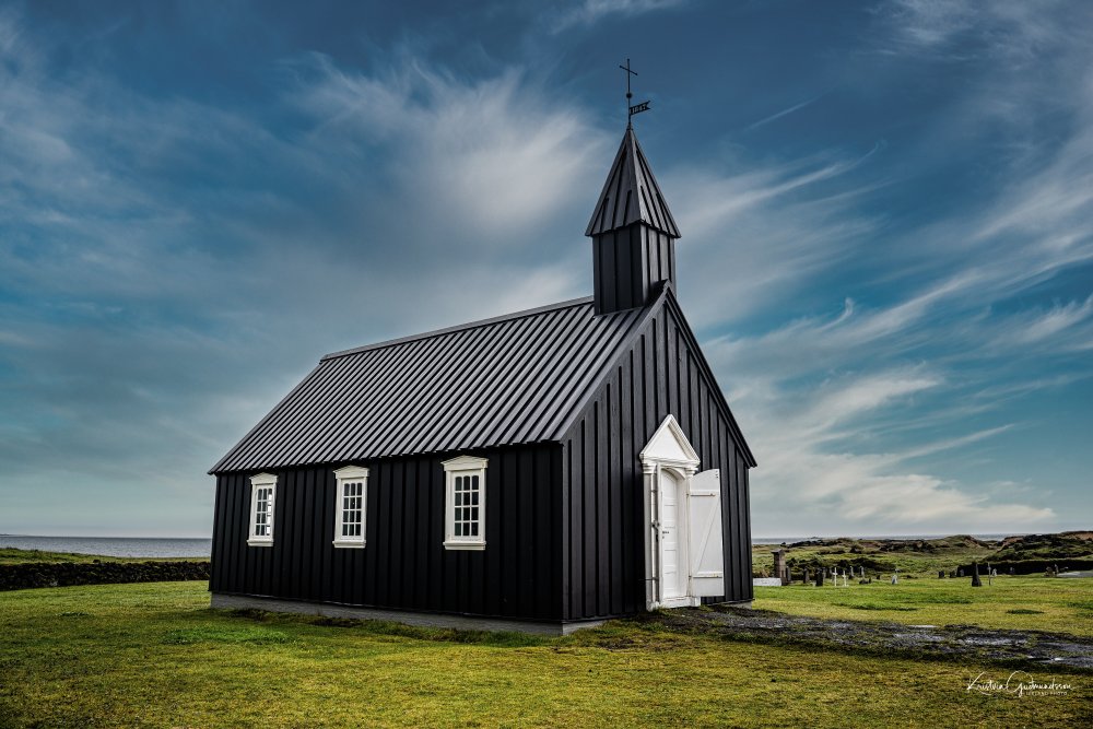Black Church in Iceland von Kristvin Gudmundsson