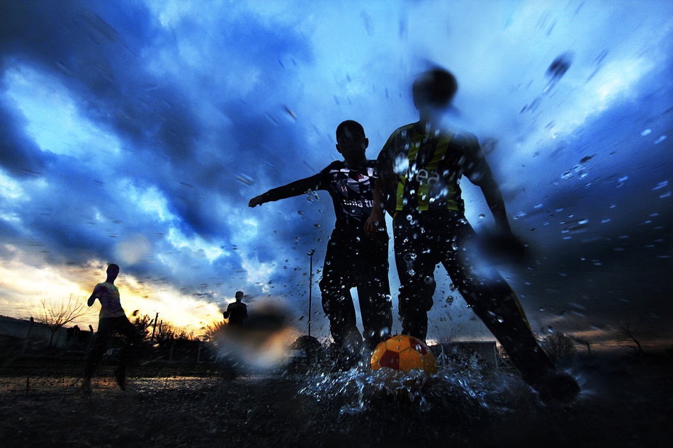 WATER AND FOOTBALL von kuzeyemir
