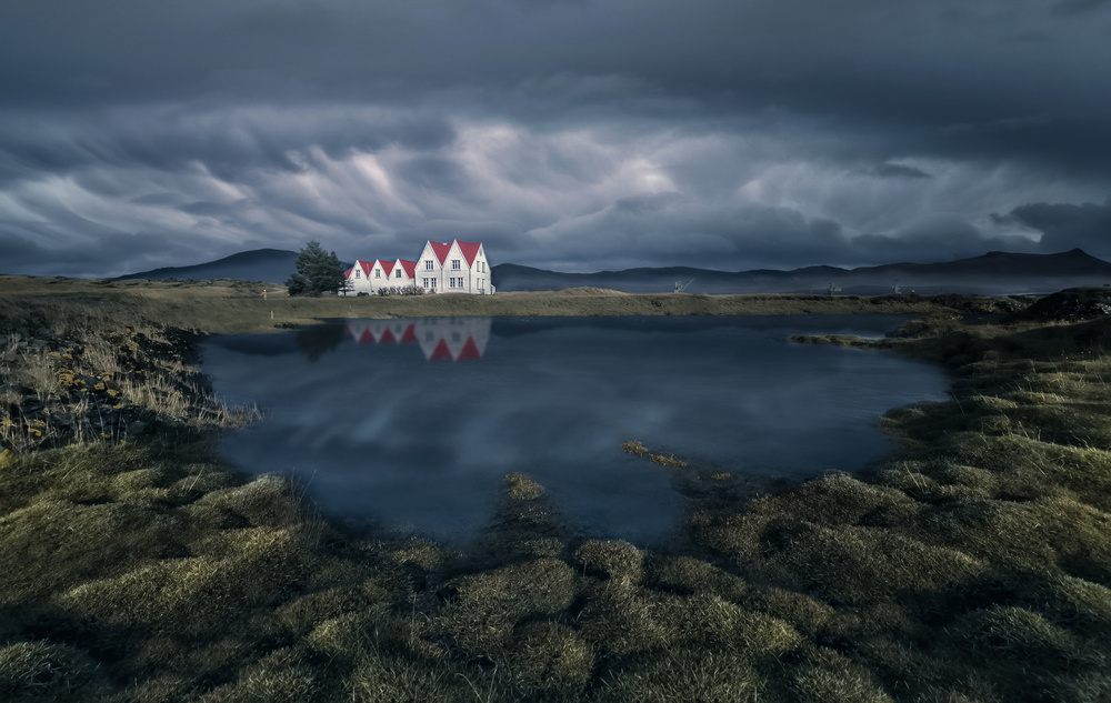 The Red house von Larry Deng