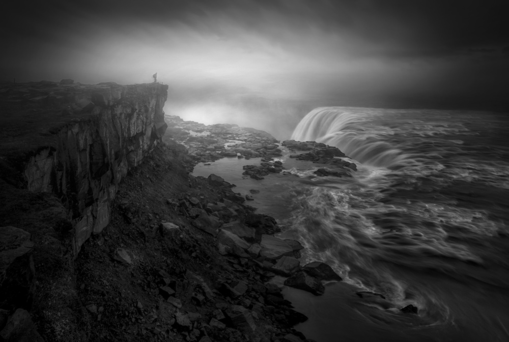 Between  (天地之间) von Larry Deng