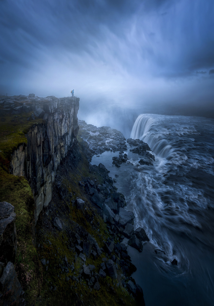 Between (天地之间) von Larry Deng