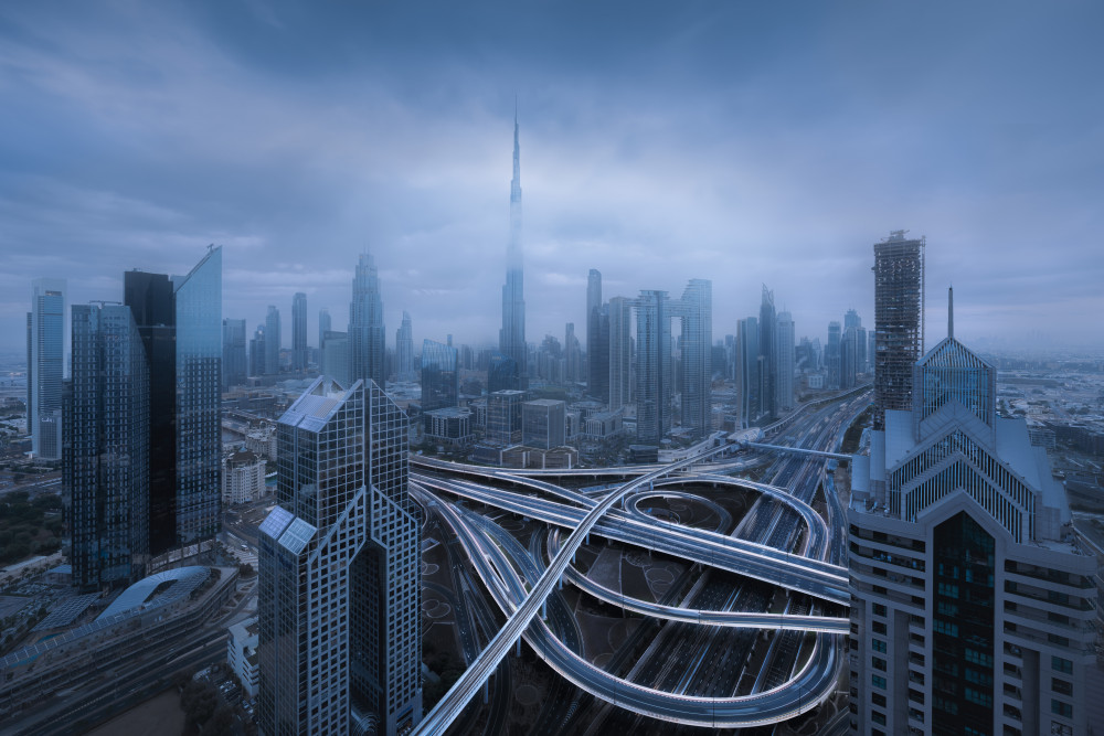 Dubai morning fog von Leah Xu