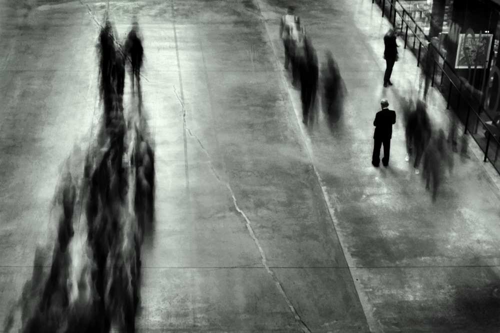 Alone in a crowd von Linda Wride