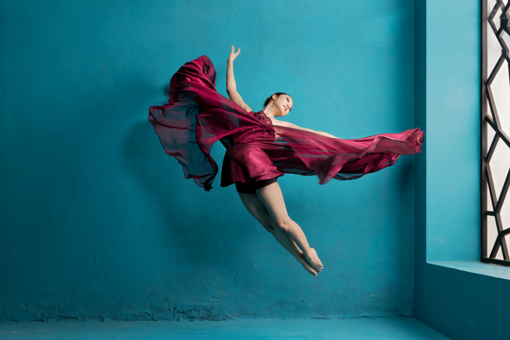 Ballerina on Red von Lisdiyanto Suhardjo