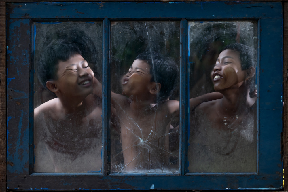 Keplenet Kaca von Lisdiyanto Suhardjo