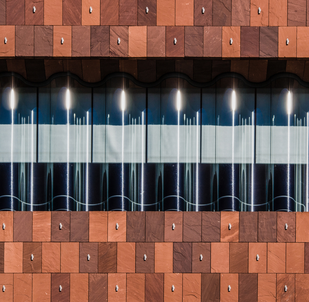 Candles in the wall von Luc Vangindertael (laGrange)