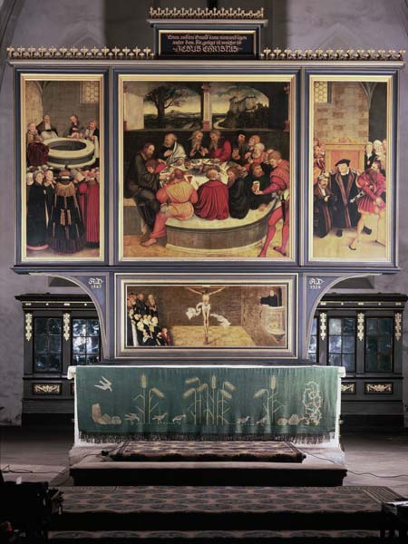 Altar with a Triptych depicting: left panel, Philipp Melanchthon (1497-1560) performing a baptism as von Lucas Cranach d. Ä.
