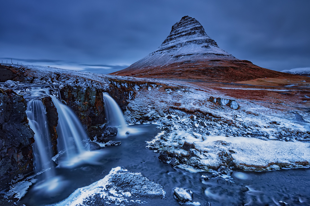 Kirkjufell in white von Luigi Ruoppolo