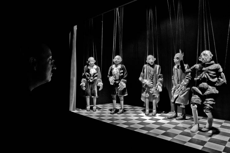 The PuppetA??s observer von Luis Sarmento