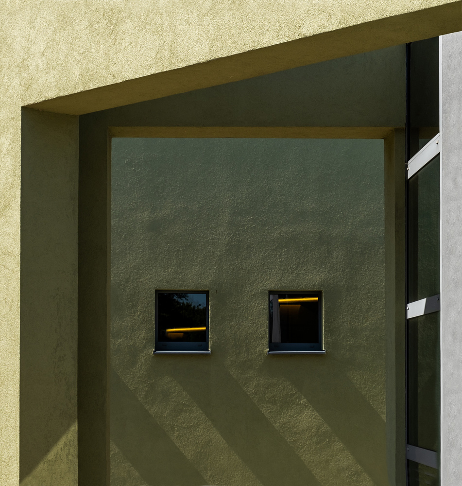 light and shadow play von Lus Joosten