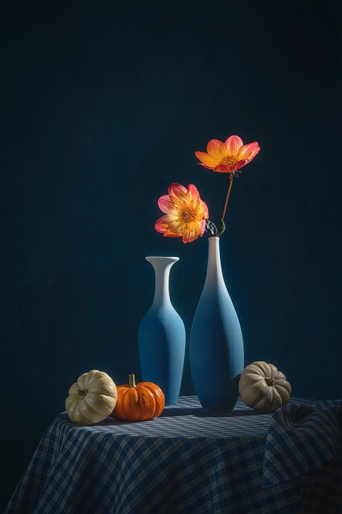 Dahlia and Squash von Lydia Jacobs