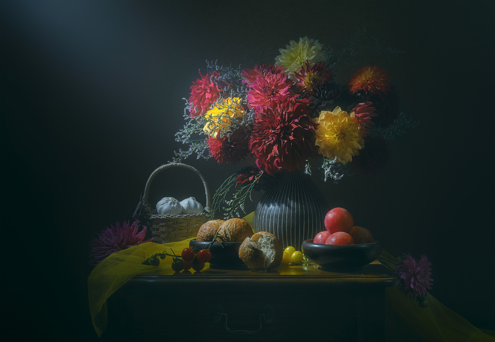 Dahlia Gathering von Lydia Jacobs