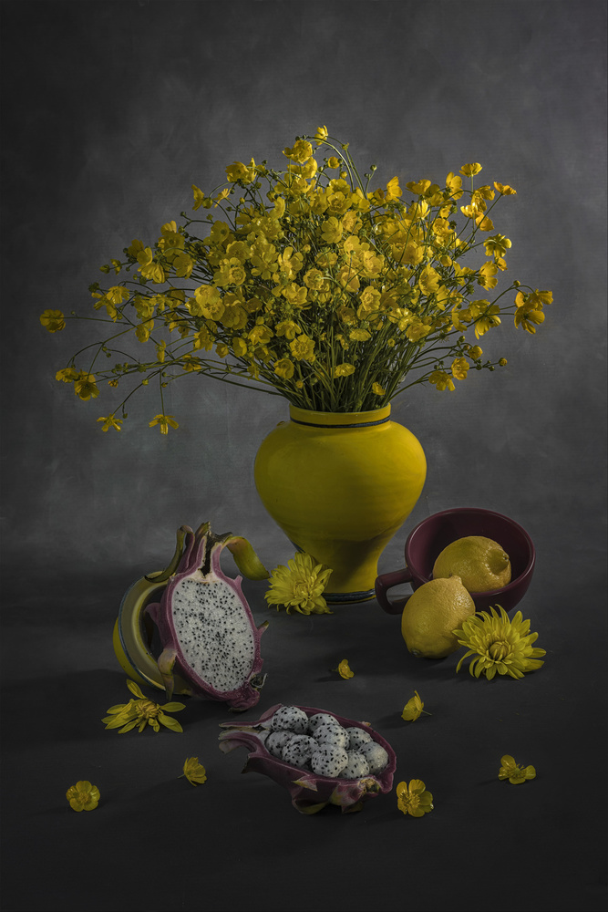 Dragon Fruit and Lemon von Lydia Jacobs