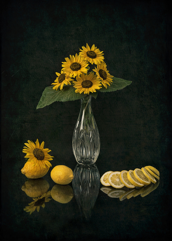 Sunflowers and Lemons von Lydia Jacobs