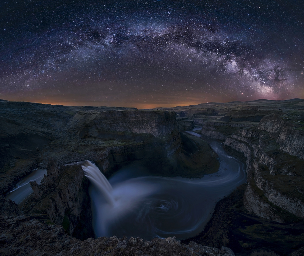 Starry Night Over Palouse Falls von Lydia Jacobs