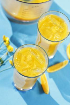 Frisch gepresster Orangensaft von Maja Schon