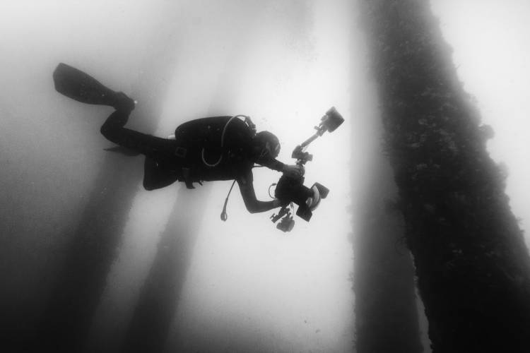 Fall into the silence von Marcel Rebro