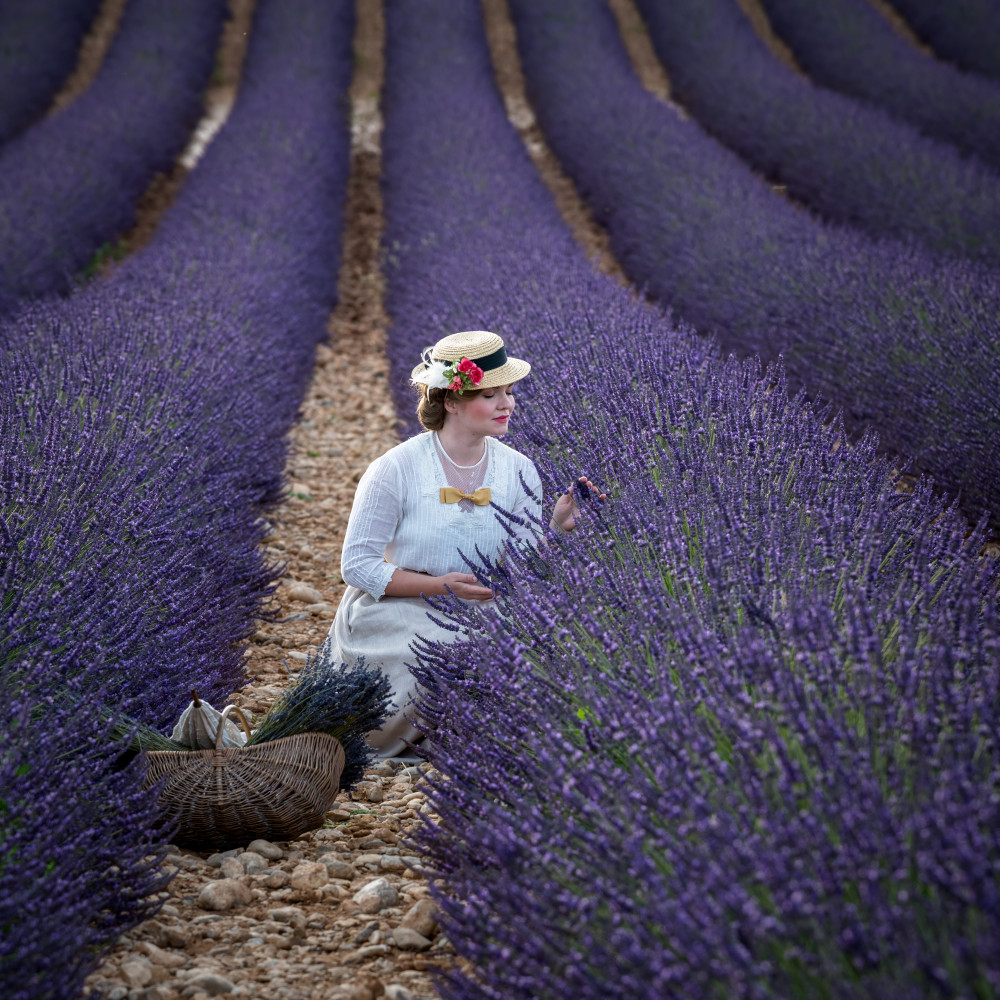 Girl and Lavender von Marco Galimberti