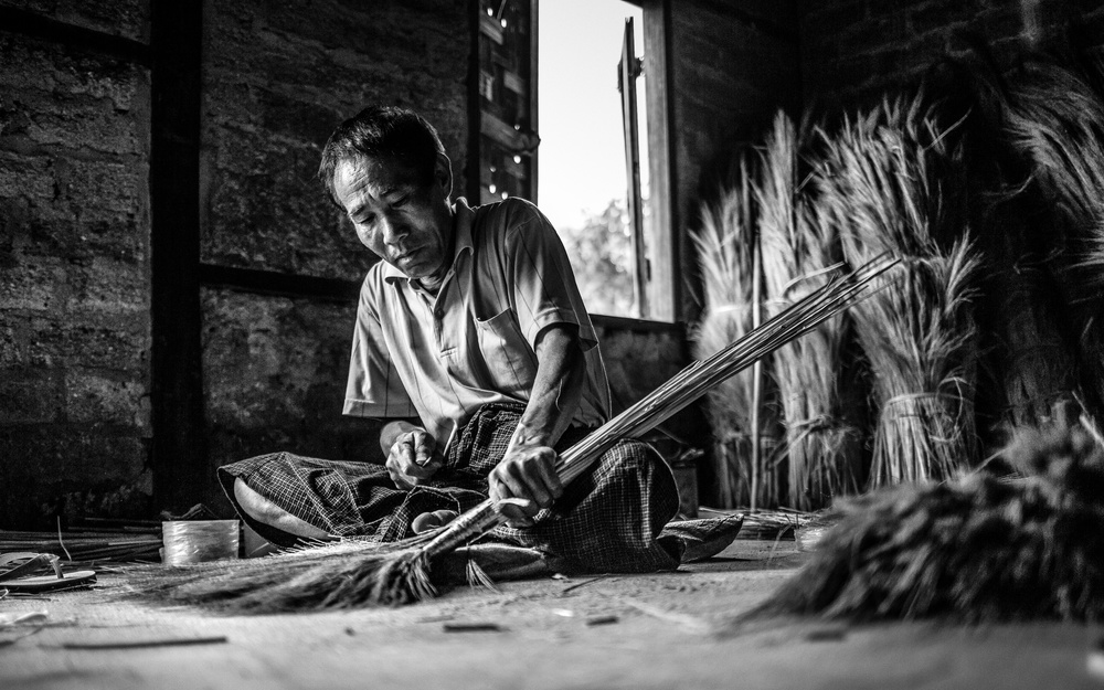 The brooms maker von Marco Tagliarino