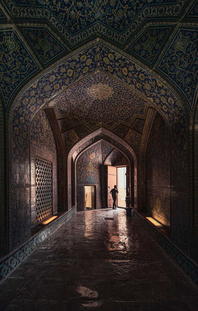 Inside the mosque of Esfahan von Marco Tagliarino
