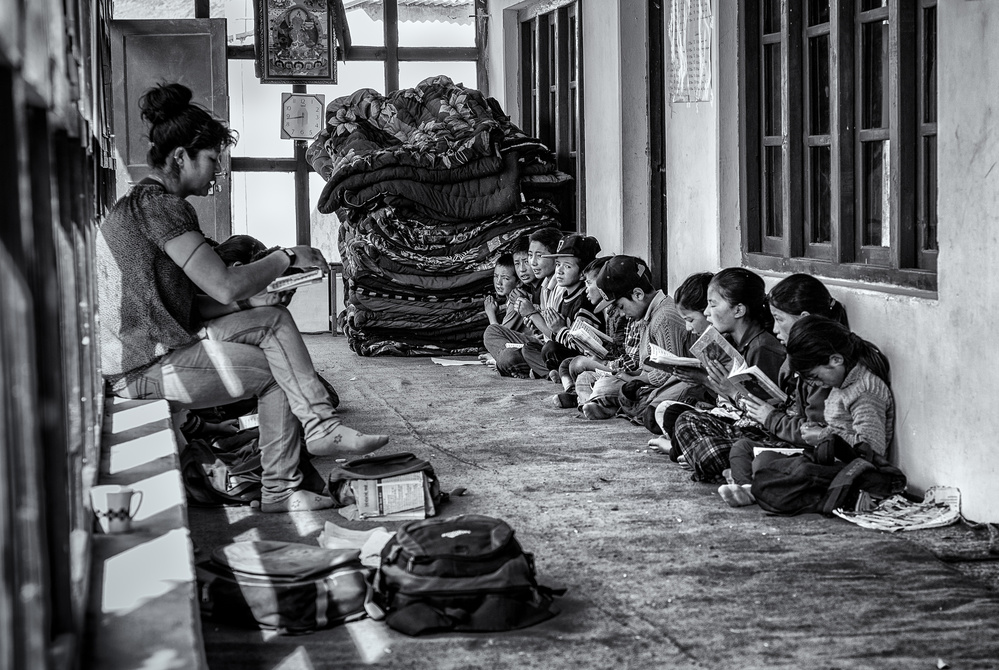 At school at Lamayuru von Marco Tagliarino