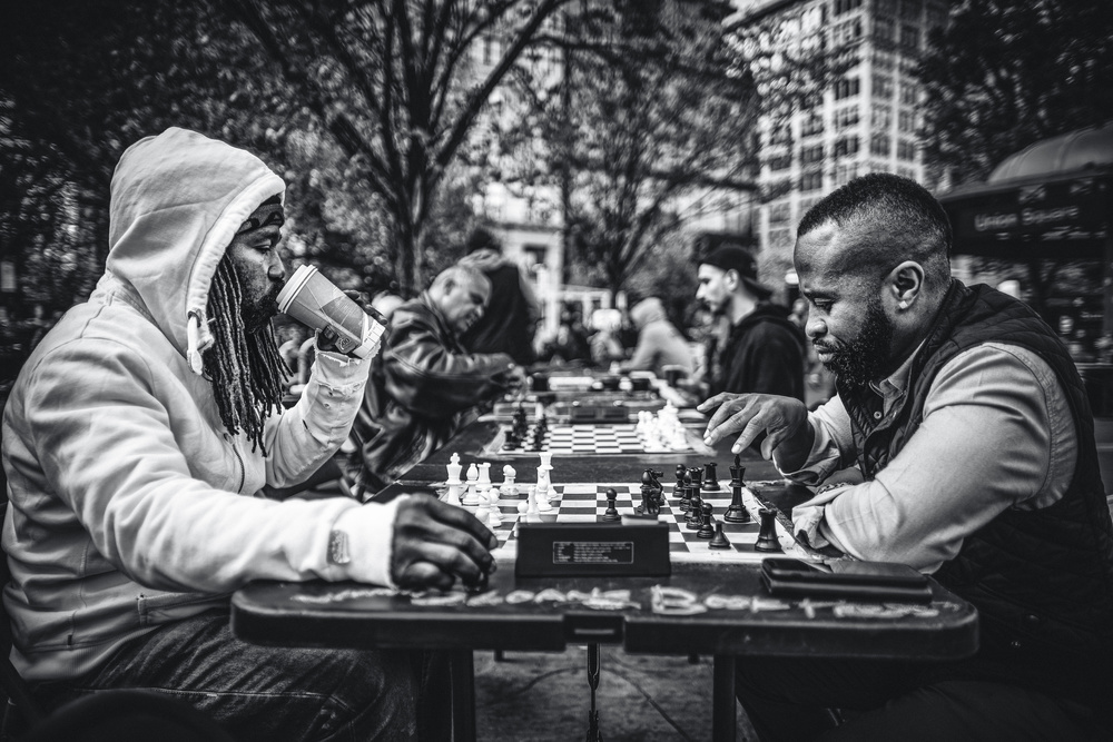 Street chess battle von Marco Tagliarino