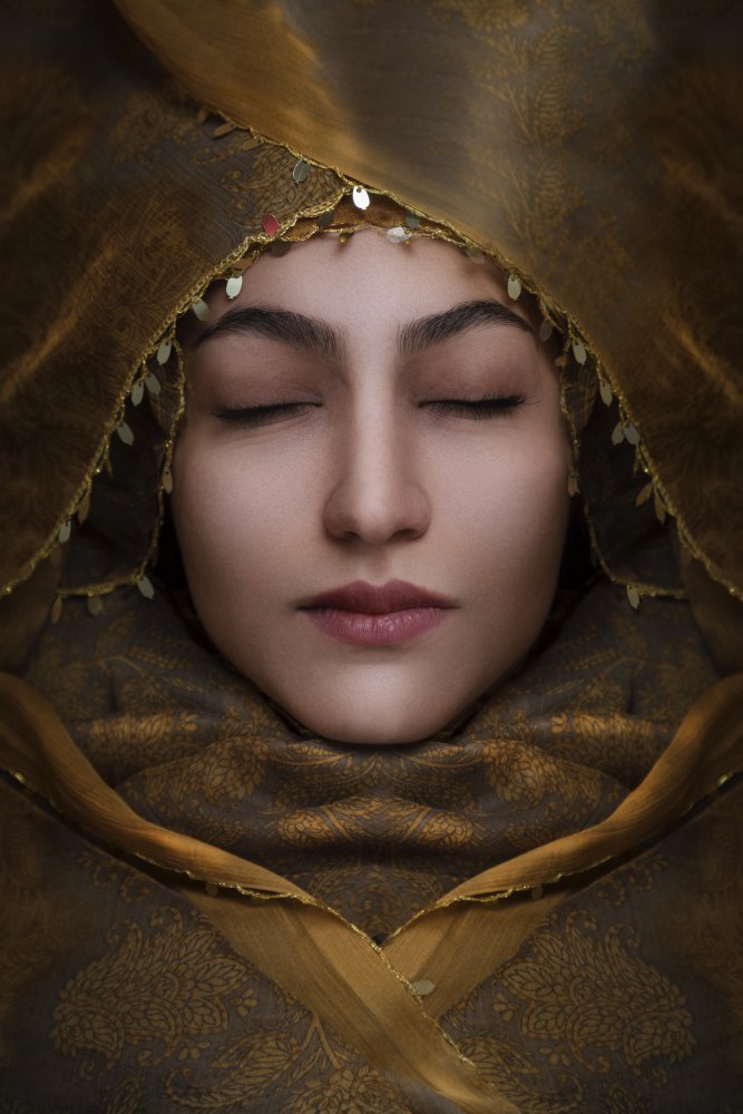 Dignity von Marjan Mashhadi