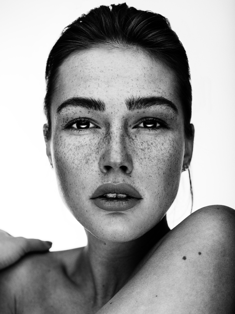 PROJECT FACES [Romi] von Martin Krystynek MQEP