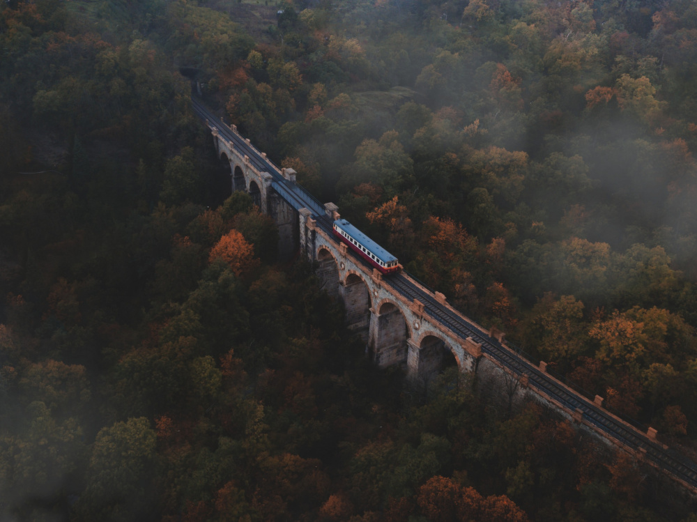 Train crossing a bridge von Matyáš Rind