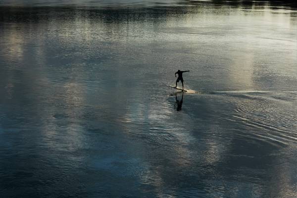 Twilight Surfer von Matz Lüscher